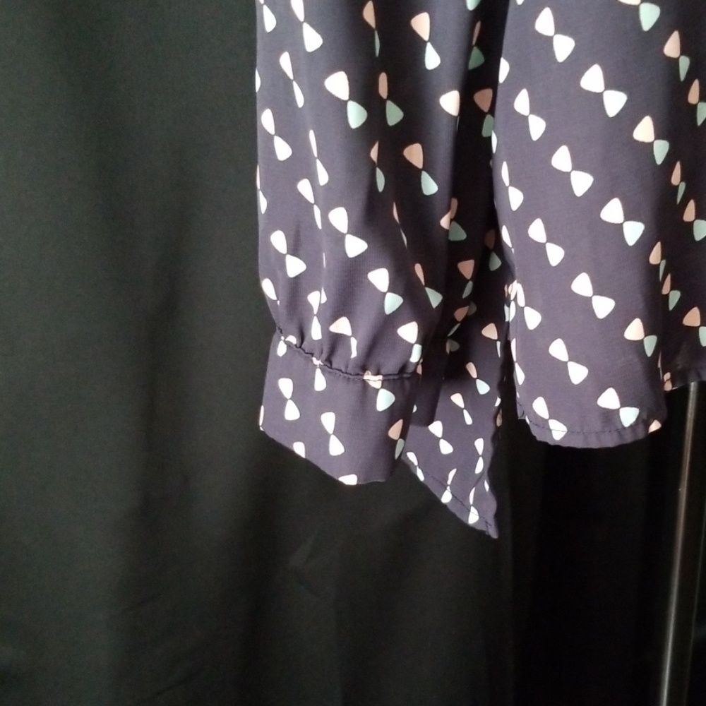 COLLECTIVE CONCEPTS BUTTON DOWN - Picture 2 of 3